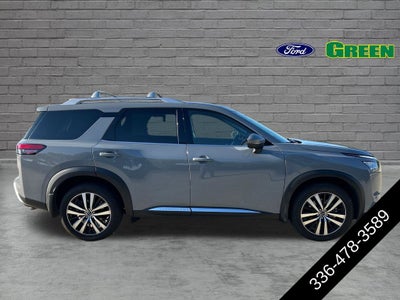 2025 Nissan Pathfinder Platinum